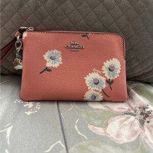 Daisy print coach  wristlet